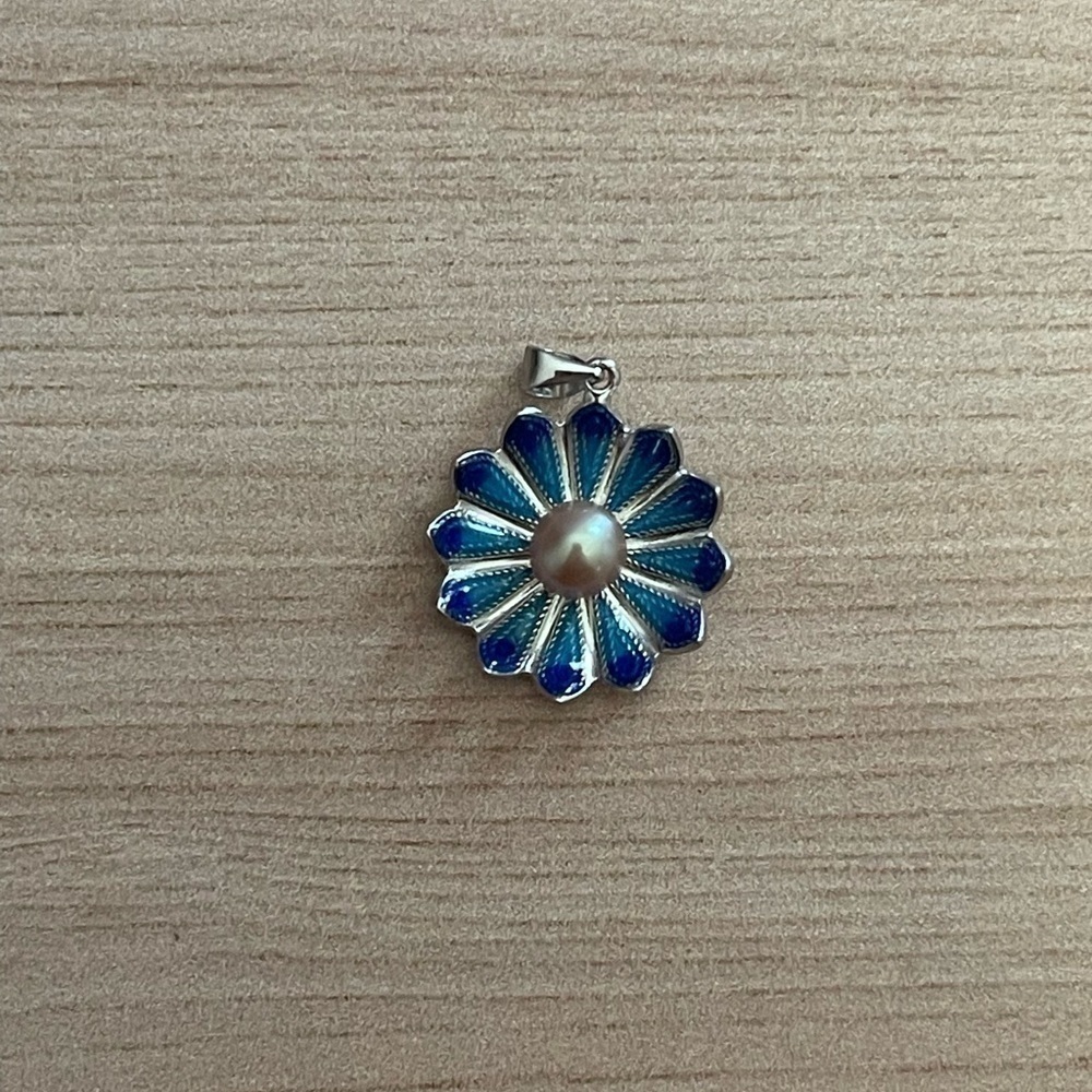 Vantel Pearls Blooming Love Pendant